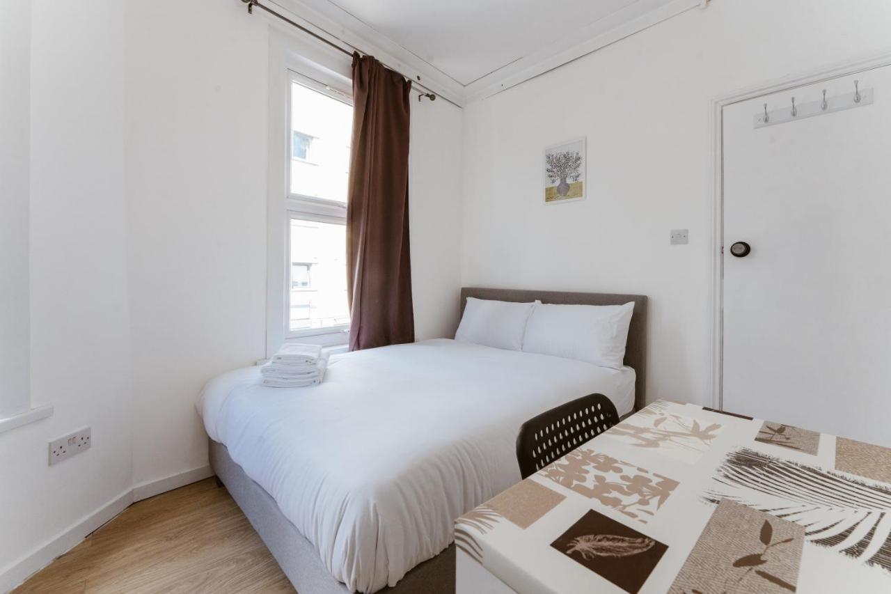Mile End Double Rooms 27 Guest House Londres Exterior foto