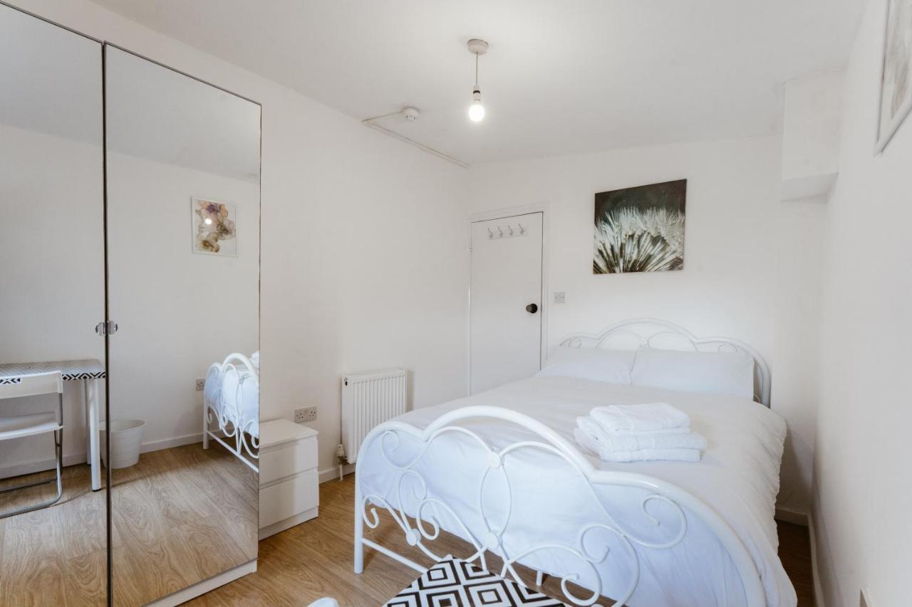 Mile End Double Rooms 27 Guest House Londres Exterior foto