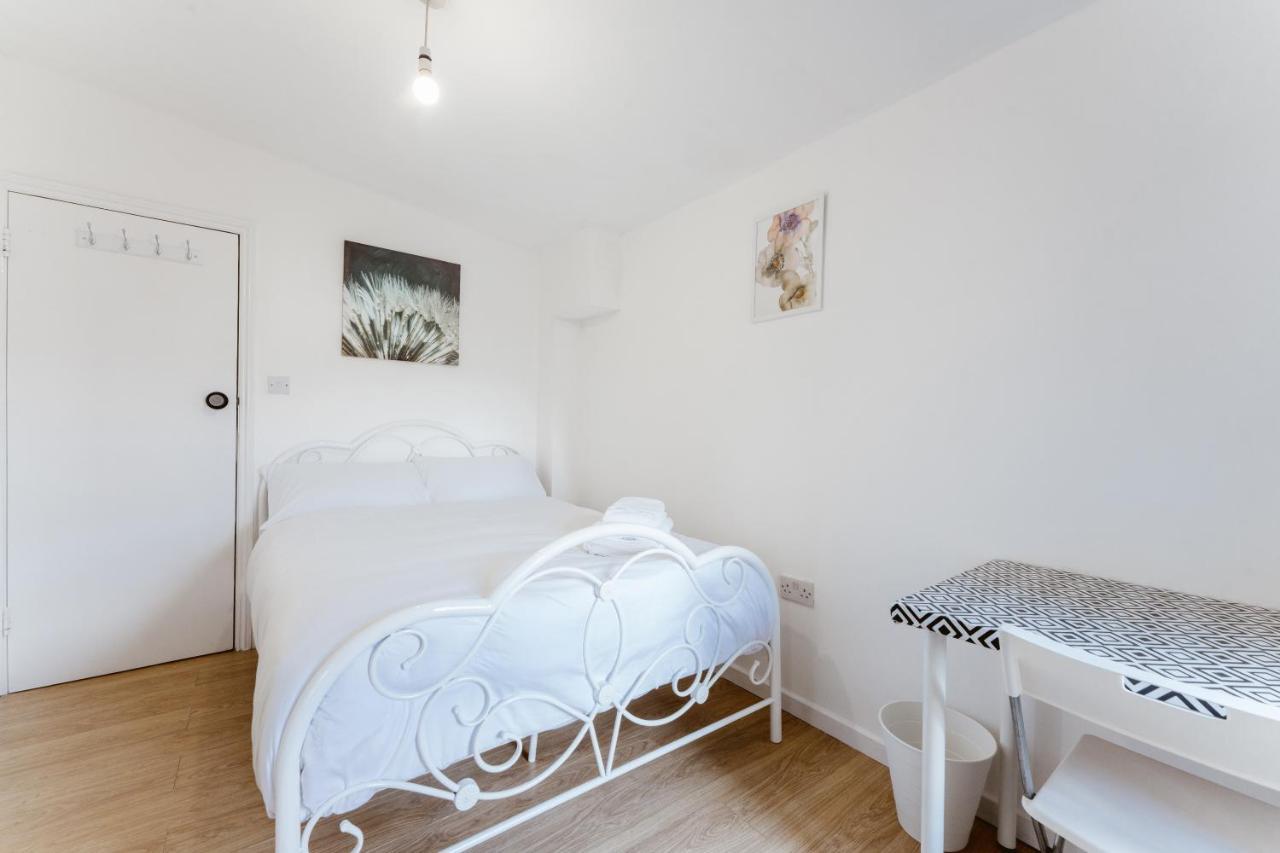 Mile End Double Rooms 27 Guest House Londres Exterior foto