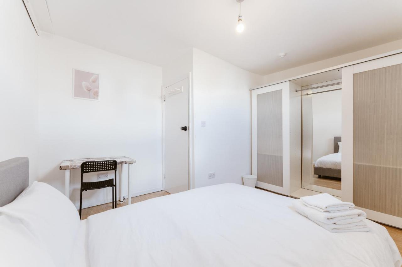 Mile End Double Rooms 27 Guest House Londres Exterior foto